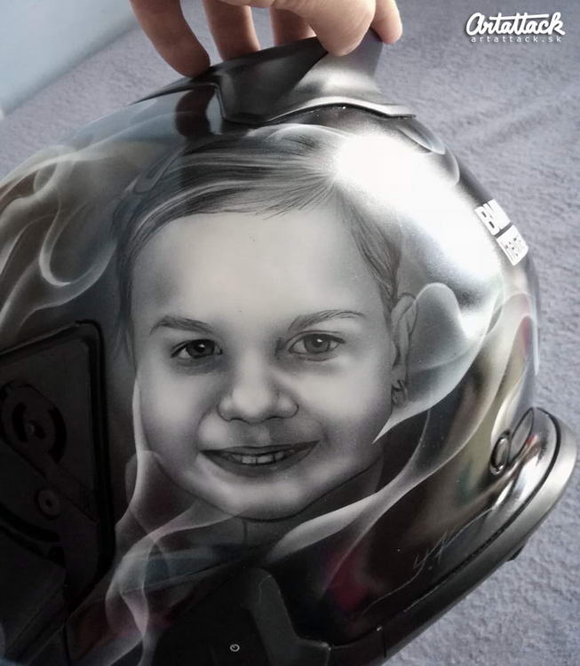 Maľovanie airbrushom na prilbu