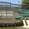 Graffiti reklama na Clean River - Millwaukee, USA