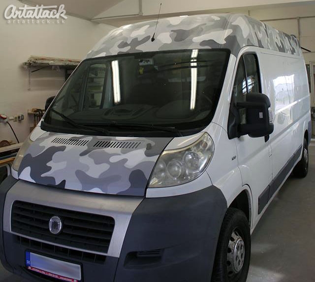 Grafity maľba na dodávke - maskáčový dizajn