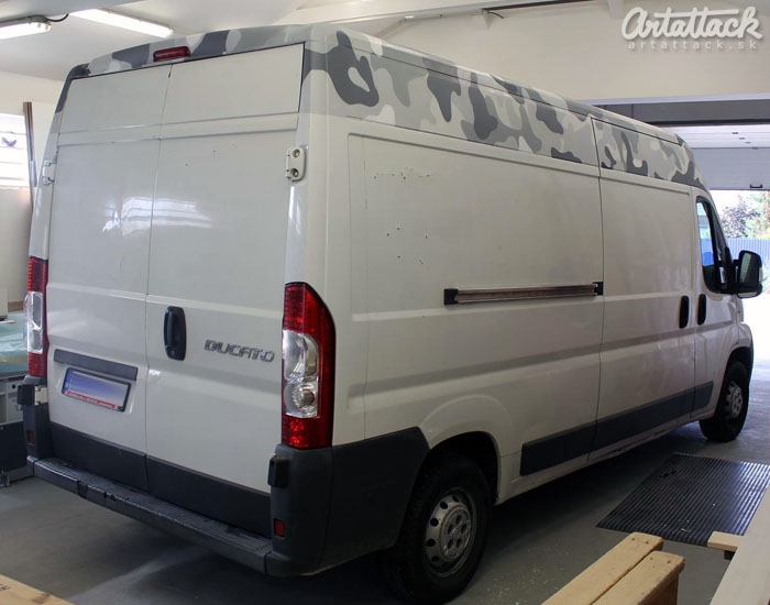 Grafity maľba na dodávke - maskáčový dizajn